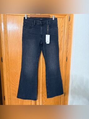 Quince high-rise flare jeans in a washed black denim size 29